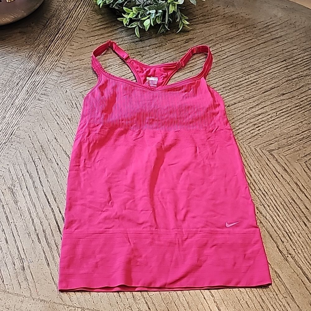 Nike fit dry tank top size M